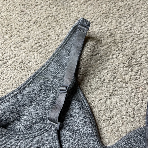 PUMA Gray w/ Silver Logo Adjustable Straps Sports Bra Size Medium - Picture 5 of 5